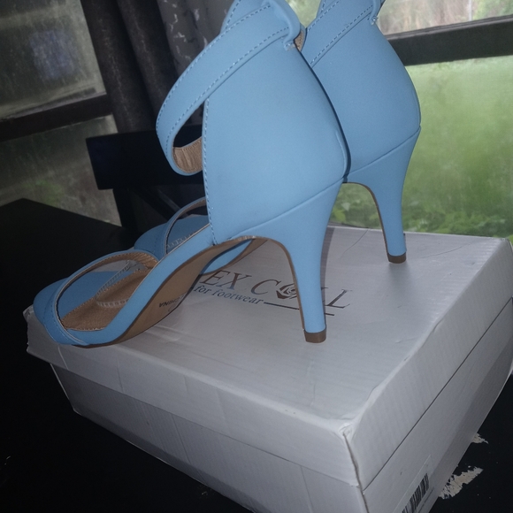 Heels - Picture 2 of 2